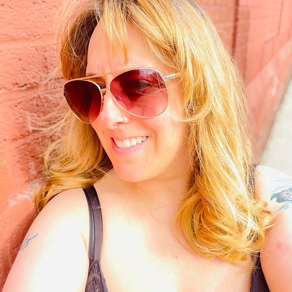 Meet your Posher, Erin - Picture 3 of 5